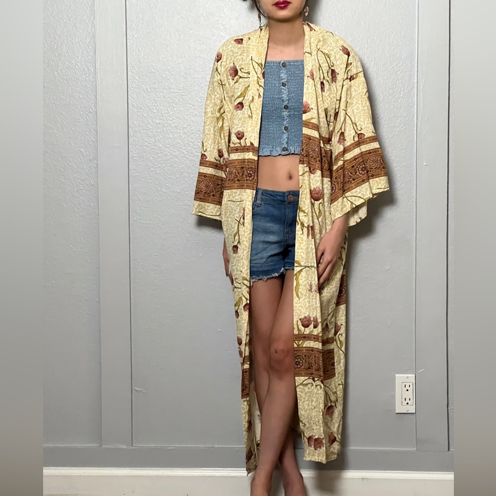Billabong Salty Blonde kimono. Excellent preloved condition. No flaws. So comfy